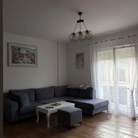 Apartman Gjuhadol Center *